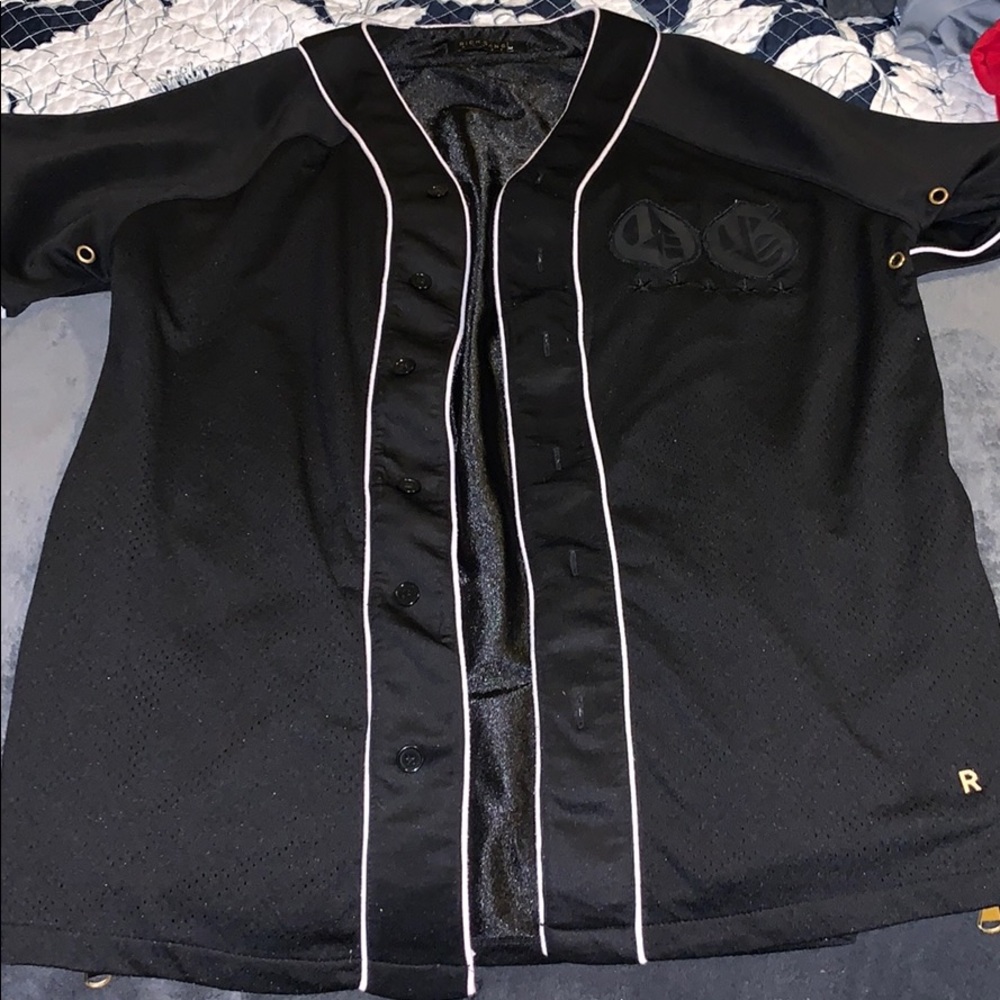 Men’s black jersey